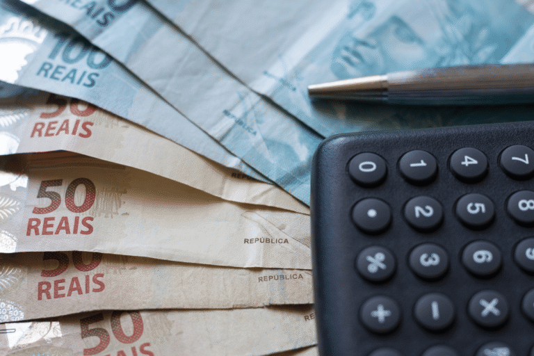 Confira como fazer uma renda extra a partir do cartão de crédito