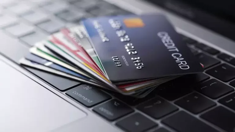 How to avoid credit card debt in the USA!