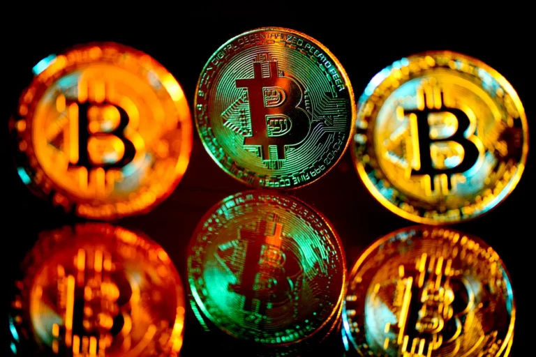 Bitcoin and other cryptocurrencies in the US: is it worth investing?