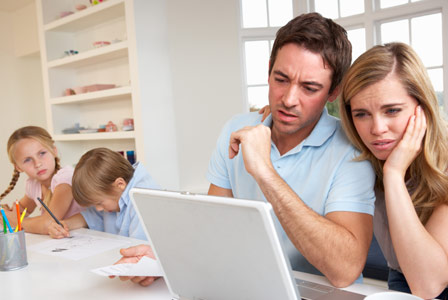 How to manage family budgets during economic crises in the USA
