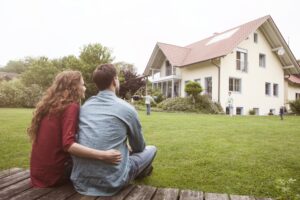 The benefits and drawbacks of refinancing a mortgage loan in the United States
