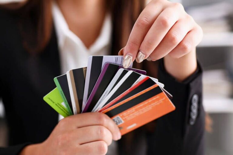 Best cashback credit cards with no annual fee in 2025