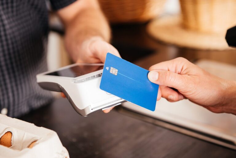 Credit Card vs Debit Card: Key Differences Explained