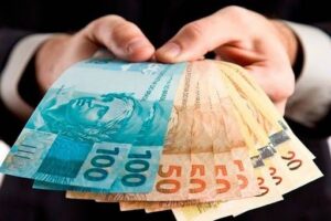 Empréstimo pessoal para quitar dívidas: quando é uma boa solução e quando não é