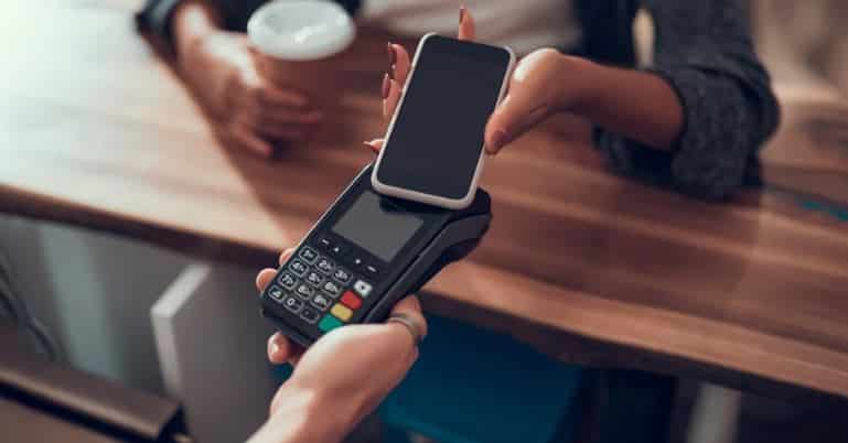 Pagamento por aproximação: 5 coisas que você precisa saber para evitar golpes!