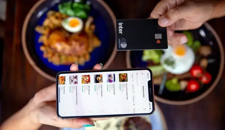 Cartões de crédito para amantes de gastronomia: Descontos e ofertas em restaurantes!
