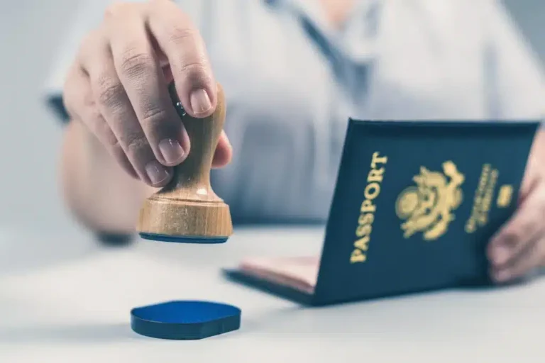 Um passaporte para seus sonhos: Como usar o cartão de crédito para estudar no exterior sem dor de cabeça?