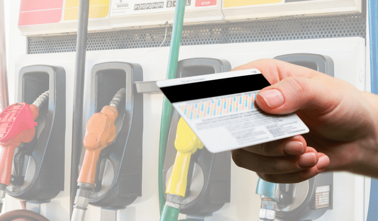 Abasteça sua economia: Como os cartões de crédito com benefícios em combustíveis podem transformar seus gastos?