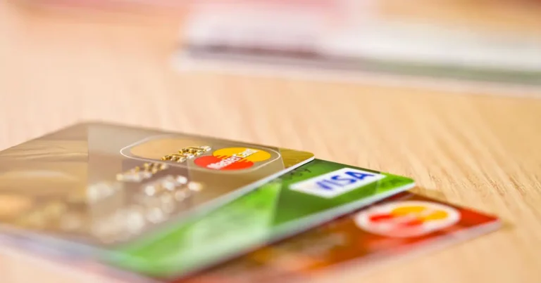 Cartões de crédito das lojas de departamento: Como escolher o benefício ideal para suas compras?