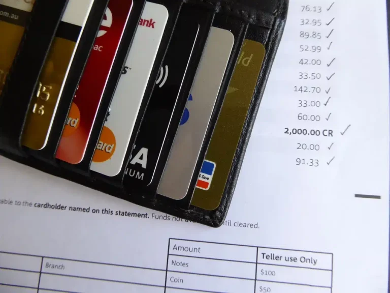 Descubra o cartão de crédito ideal para universitários: Autonomia financeira sem surpresas