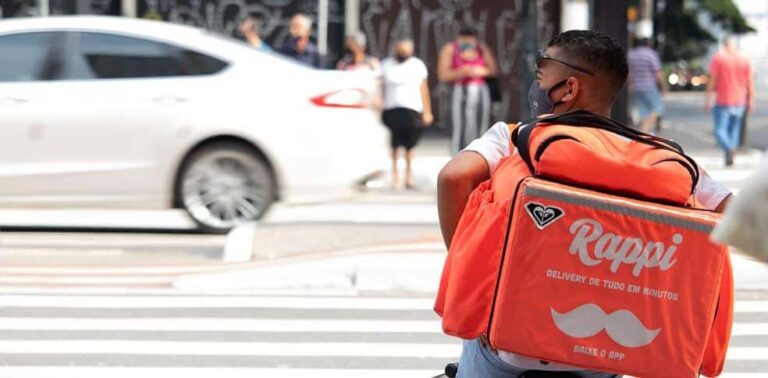 Descubra como economizar no delivery com os melhores cartões de crédito