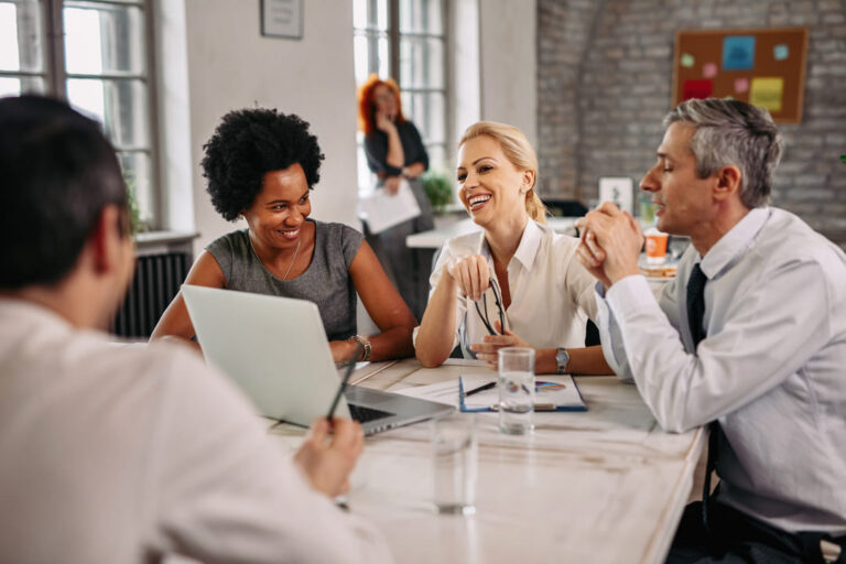 Clube de investimento feminino: vantagens de investir em grupo