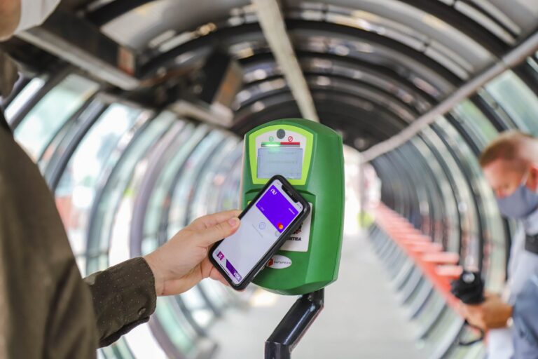 Tecnologia a favor do brasileiro: Pagamento de ônibus por aproximação com cartão de crédito!
