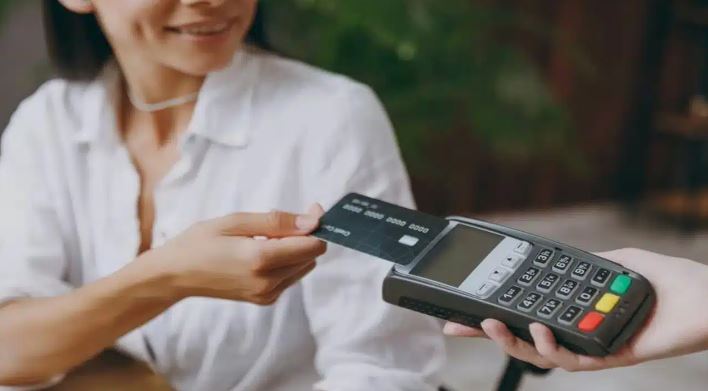 Golpista fez compras com cartão de crédito em seu nome? Saiba o que fazer!