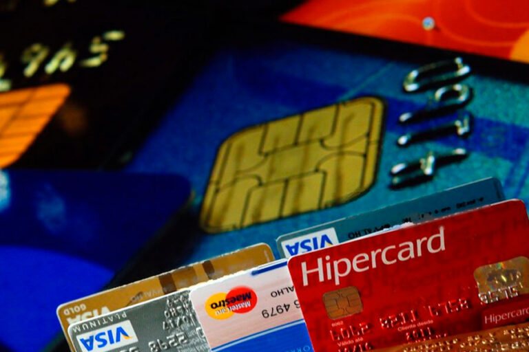 Desconfia de transações suspeitas no seu cartão? Descubra o que fazer quando perceber compras duvidosas em seu nome!