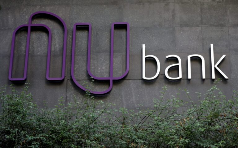 Nubank vs. Poupança: Desbloqueie R$ 53.520 extras por ano sem mexer um dedo!