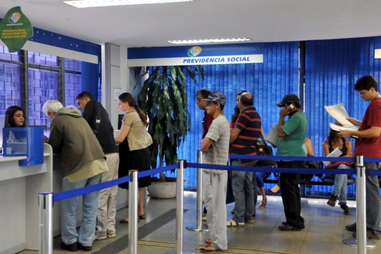 Governo libera antecipação de 50% do 13° de aposentados pelo INSS; solicite agora!