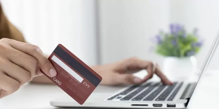 Explorando o mundo dos cartões de crédito com acesso VIP